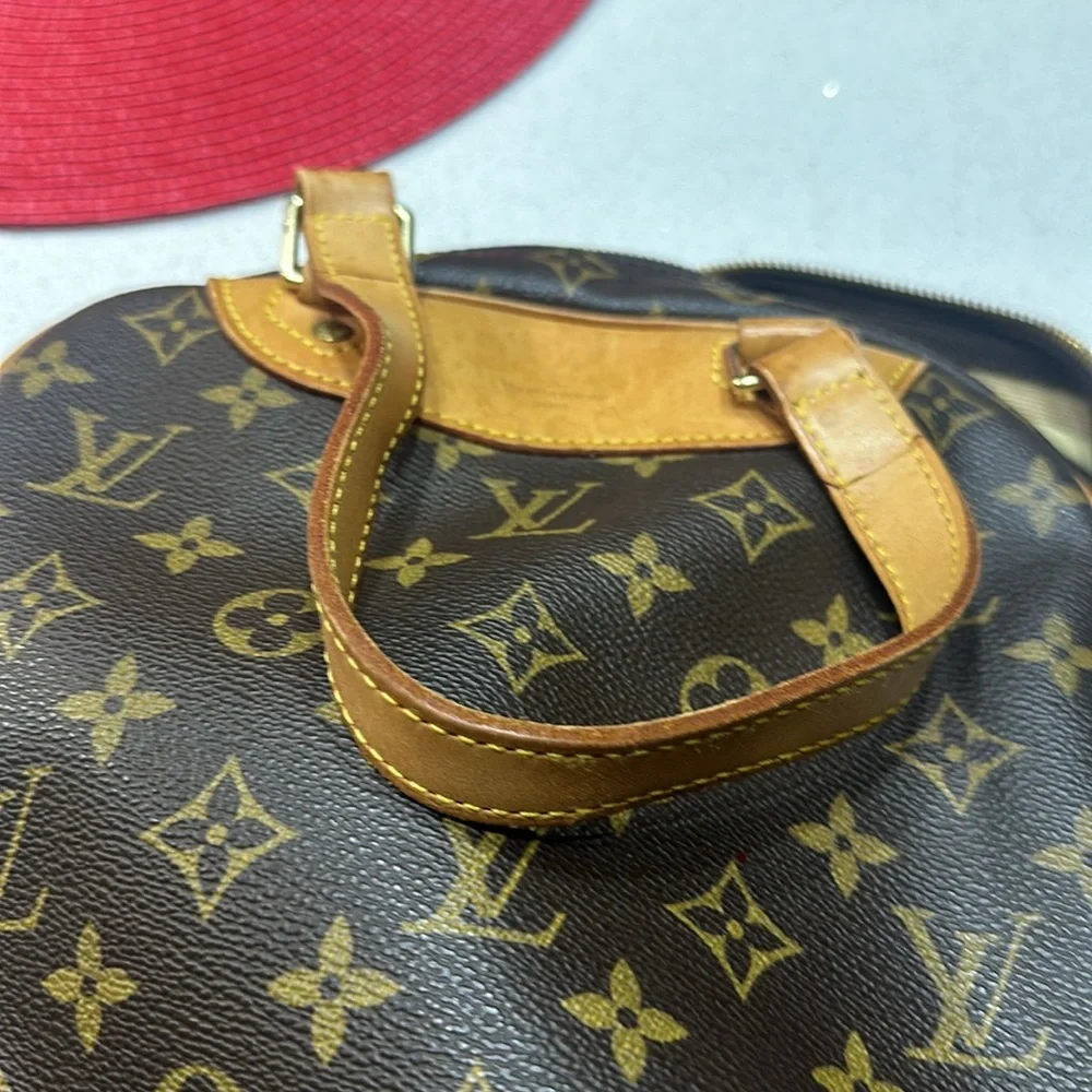Louis Vuitton Excursion Monogram Handbag - Picture 6 of 9